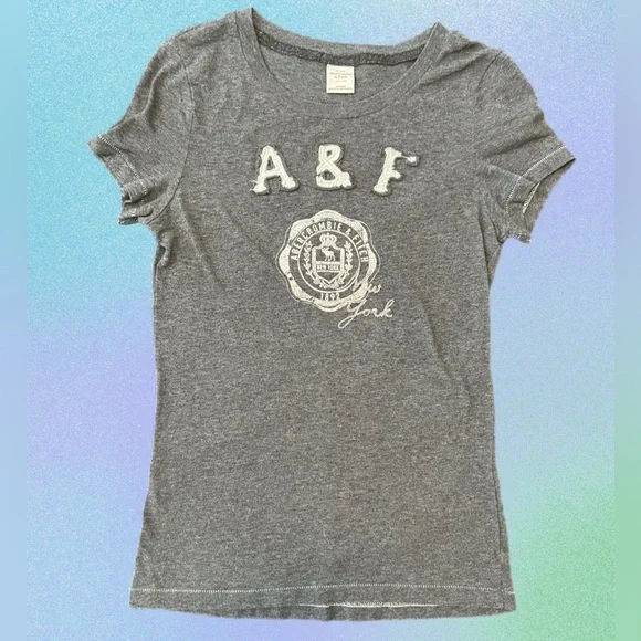 🫎Abercrombie & Fitch Charcoal Graphic A&F Y2K Tee - Picture 1 of 7